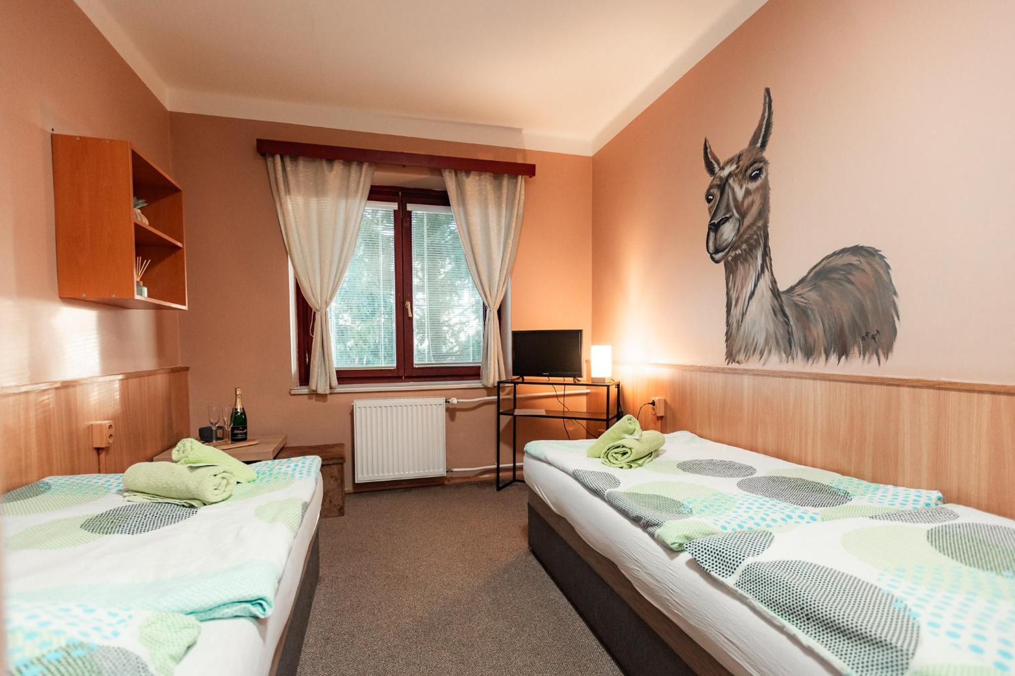 Hotel Rozkos Česká Skalice Dış mekan fotoğraf